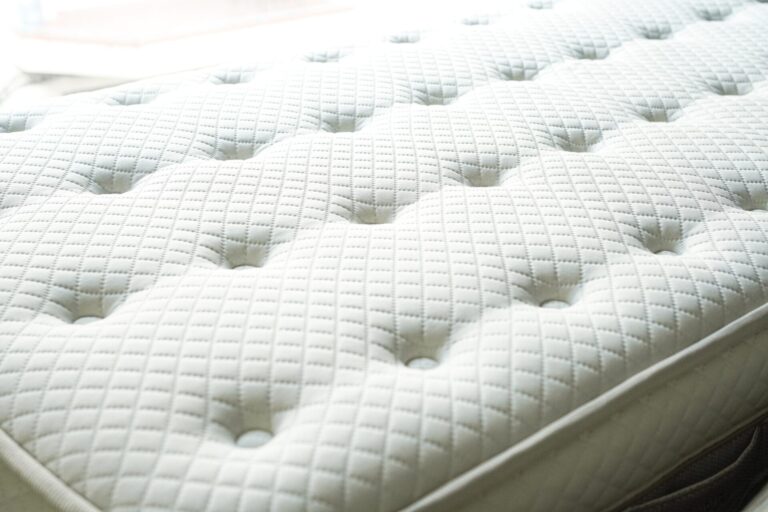 マットレスはどうやって捨てる？お得に手放すコツ・素材別の捨て方も解説