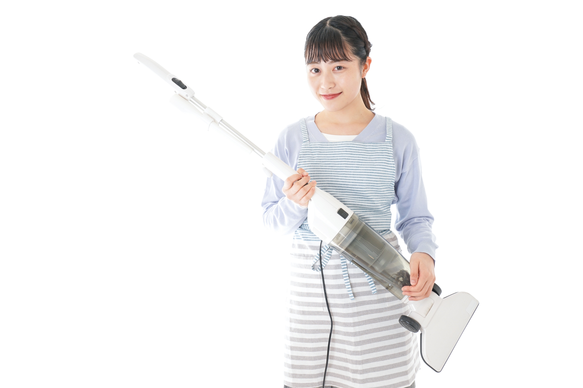 掃除機を持つ女性