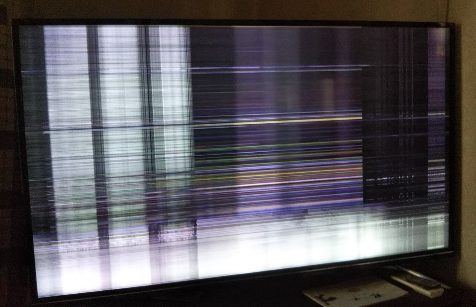 壊れたテレビ
