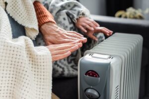 オイルヒーターの処分方法7選！メーカー回収はある？オイルの抜き方や注意点も解説