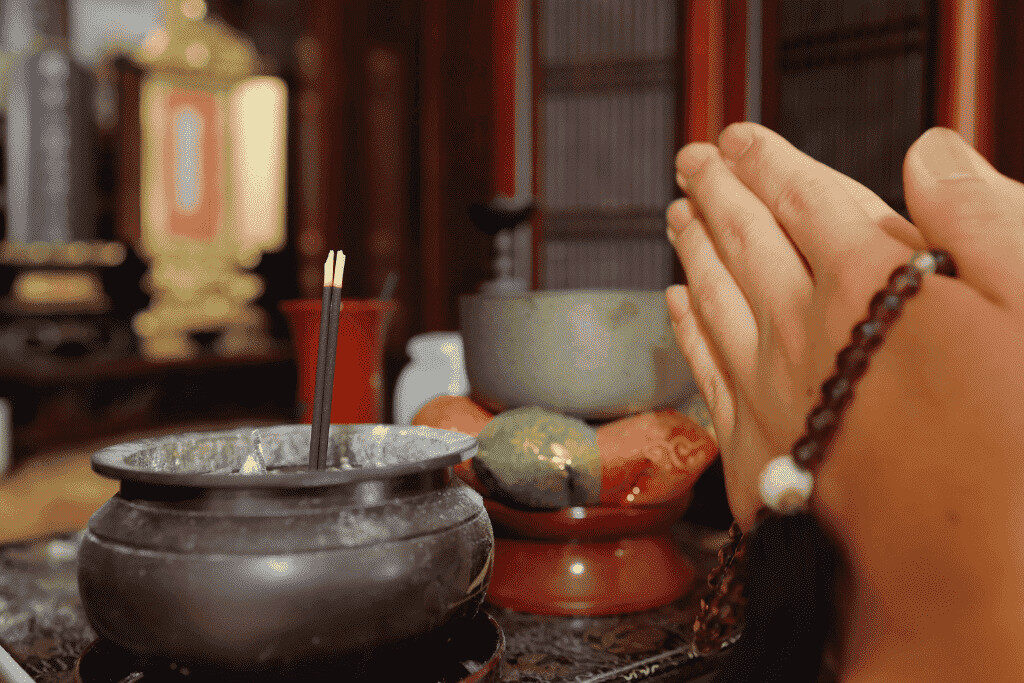 buddhist-prayer-incense
